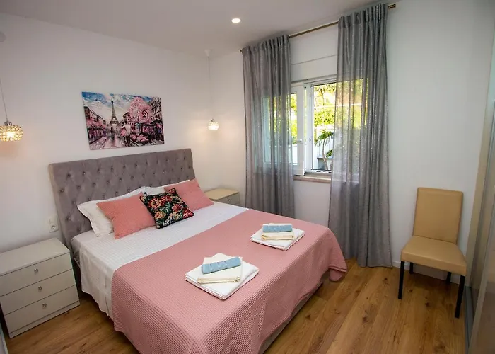 Idis Holiday Home